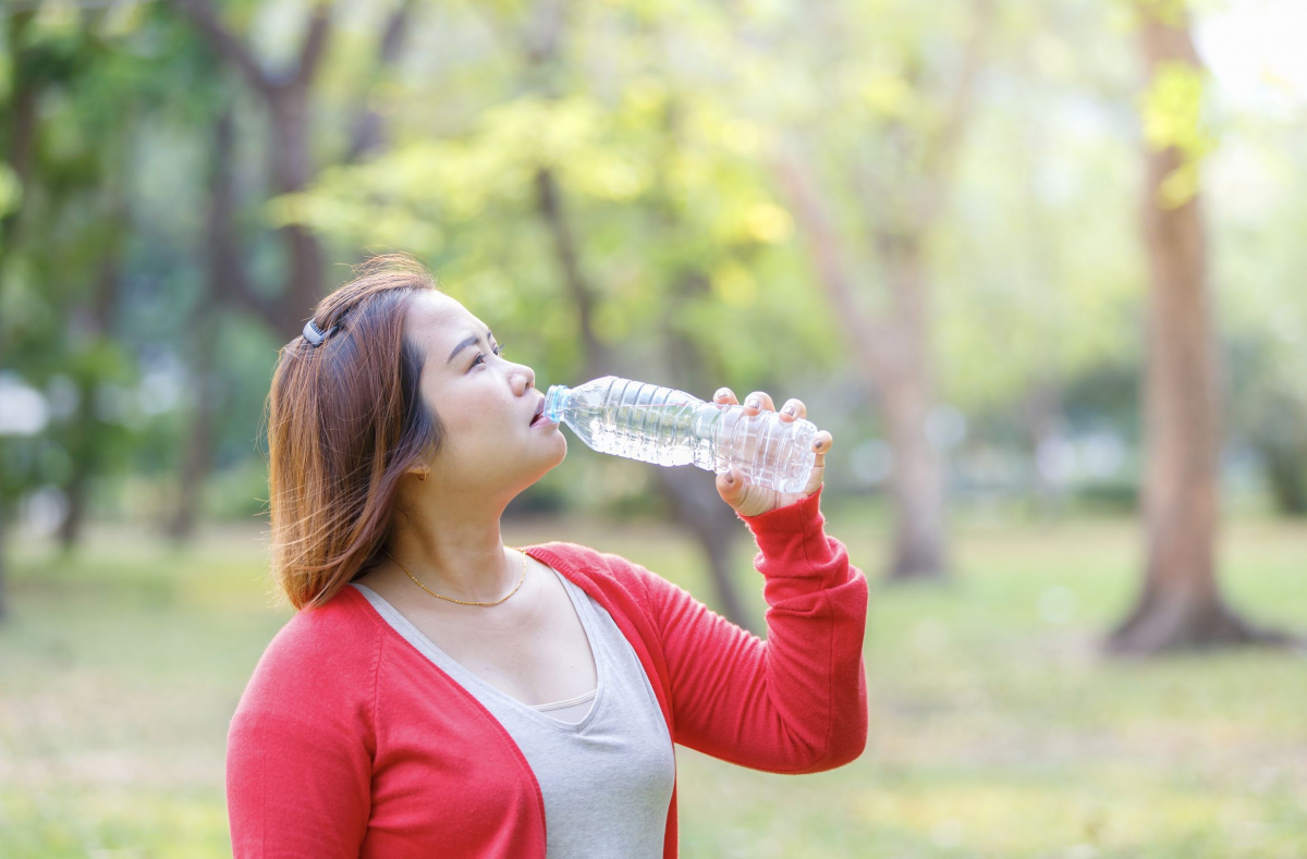 Minum air putih 